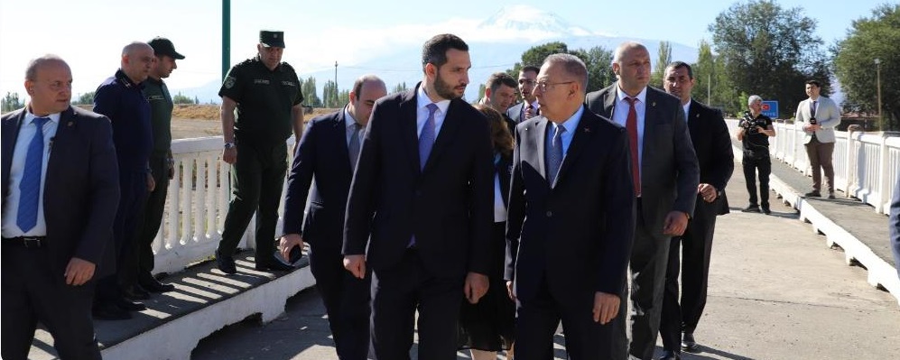 Normalleşme süreci: Türkiye heyeti kara sınırını geçerek Ermenistan'a gitti